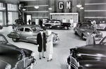 1946 GM LINE UP IN SHOWROOM B&W PHOTO